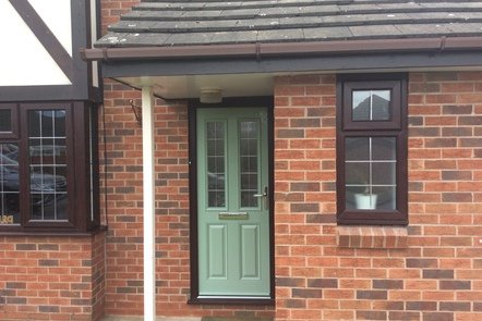 Chartwell Green Door with Rosewood Frame Chartwell Green Door with Rosewood Frame,